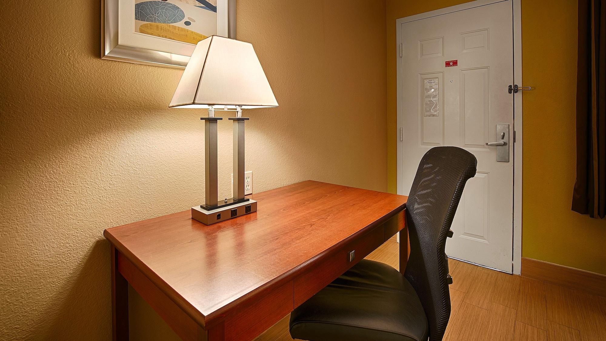 Best Western Brentwood Inn Bagian luar foto