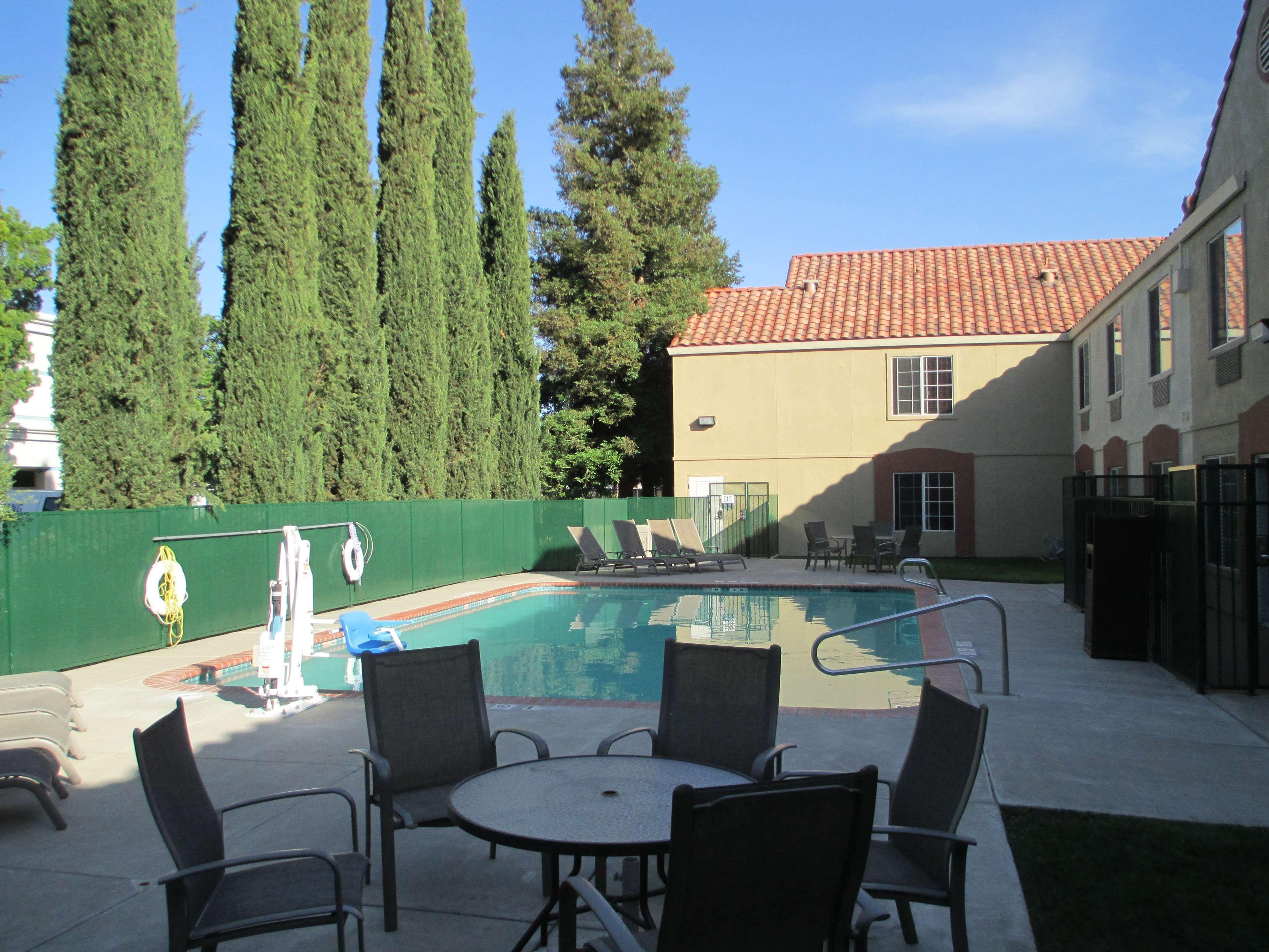 Best Western Brentwood Inn Bagian luar foto
