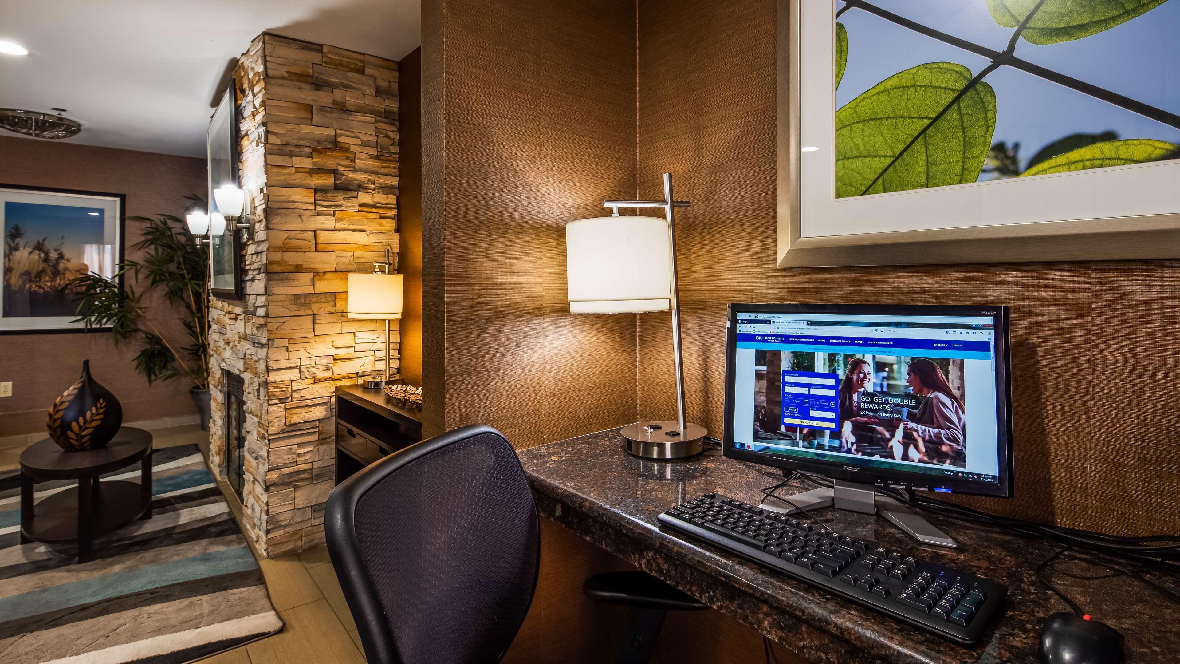 Best Western Brentwood Inn Bagian luar foto